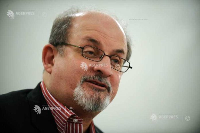 Rushdie avertizează despre era nerușinării care ne ascunde adevărul